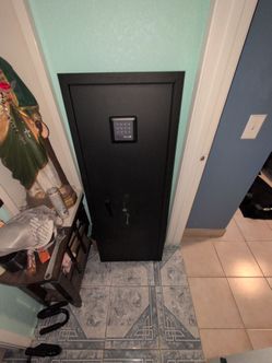 Wall safe