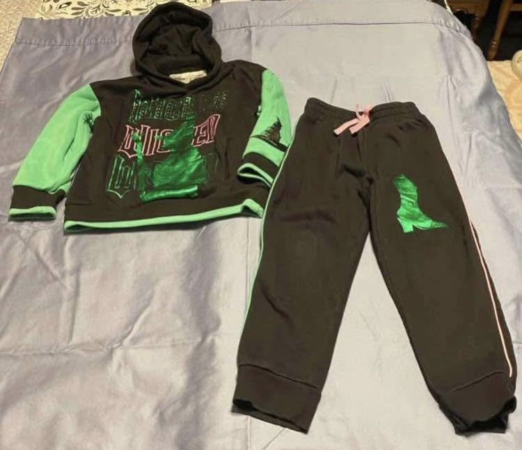 Toddler Girls Wicked Character Girls 2-Piece Set Fleece Set Size x small 4/5 must pick up