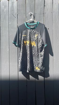 Liverpool x LeBron James