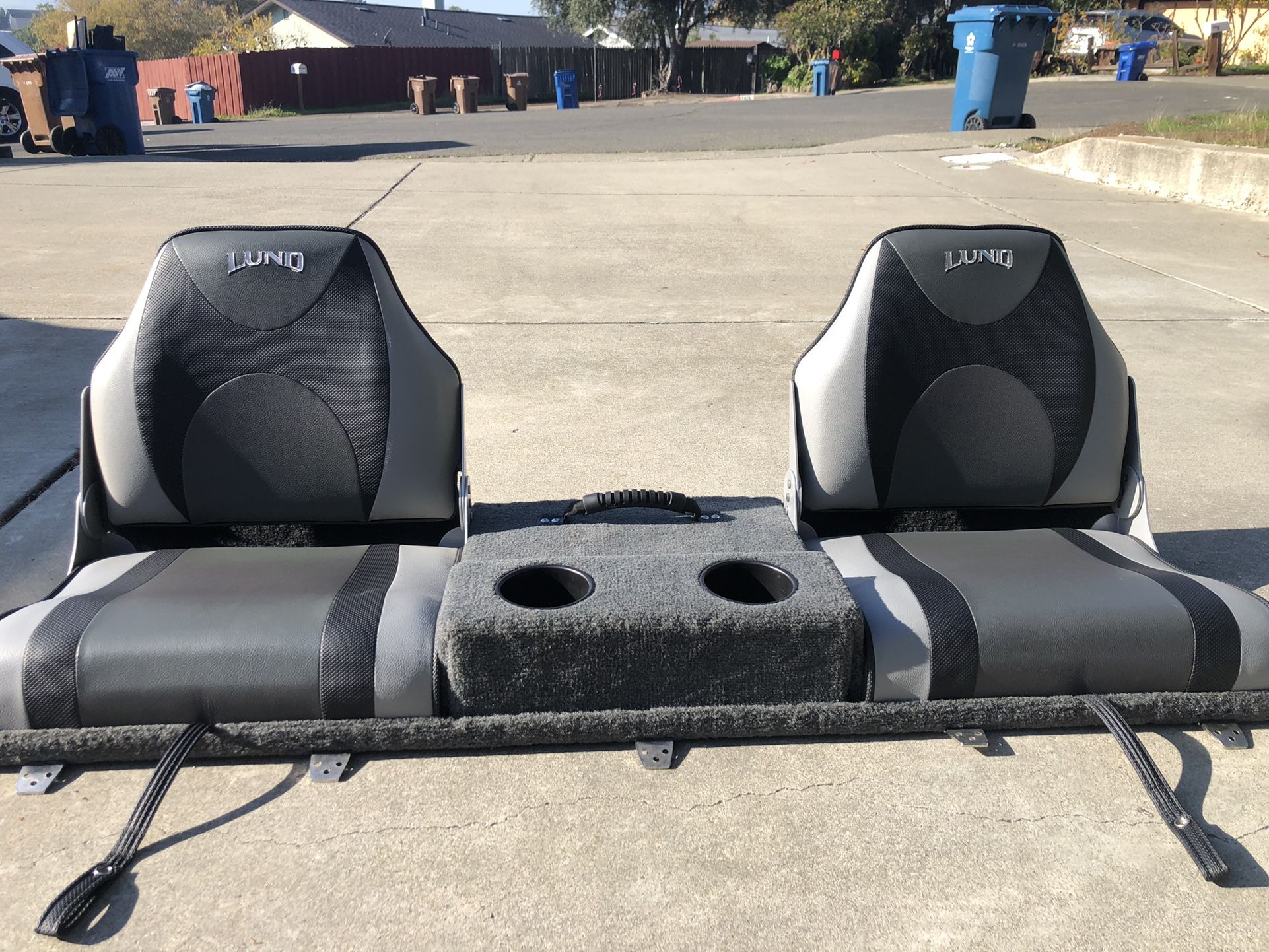 Lund Flip Up Jump Seat