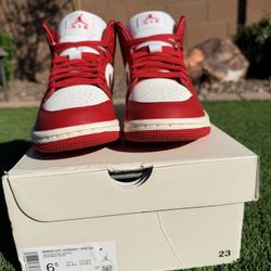 Womans Air Jordan 1 Mid SE / Size 6.5 