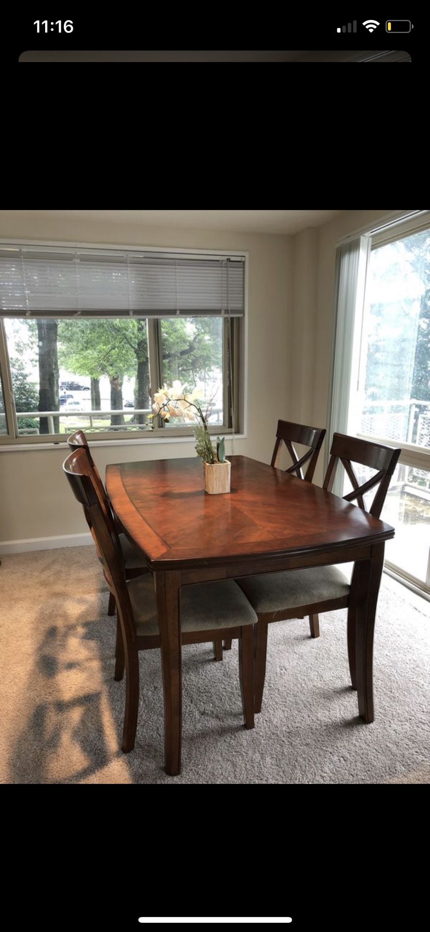 Mahogany wood table with 4 chairs