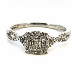 Woman’s Ladies 10k White Gold Clear Stone Ring Ring Size 7 GP3121887