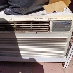 Window AC Unit O