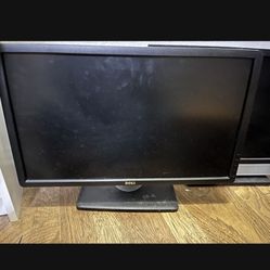 Two 2 Dell 24 In Inch Computer Monitors Very Good