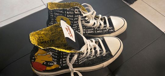 Converse Chuck Taylor All Star High Top – Men’s 9 / Women’s 11
