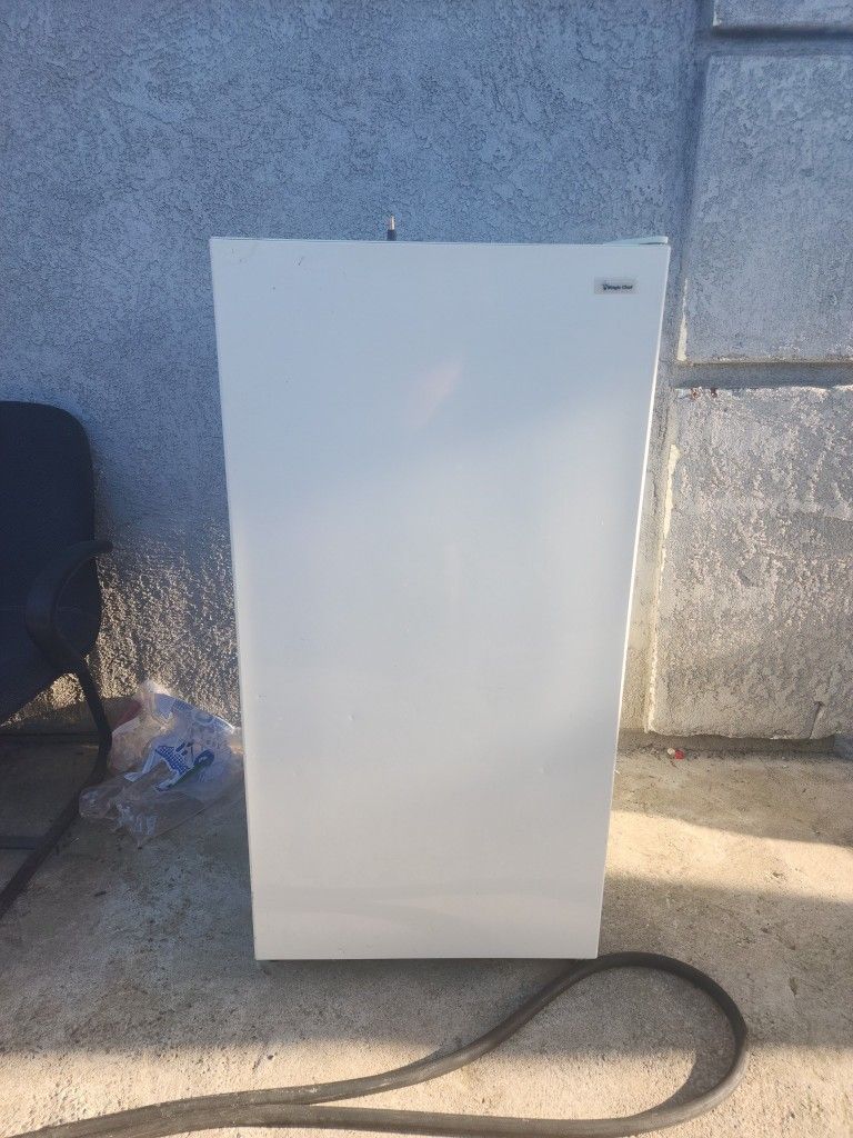 Magic Chef 8.8 Cubic FT Upright
Freezer