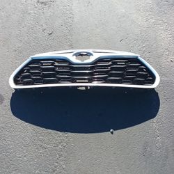 2023-2025 Toyota Highlander Front Grille OEM 