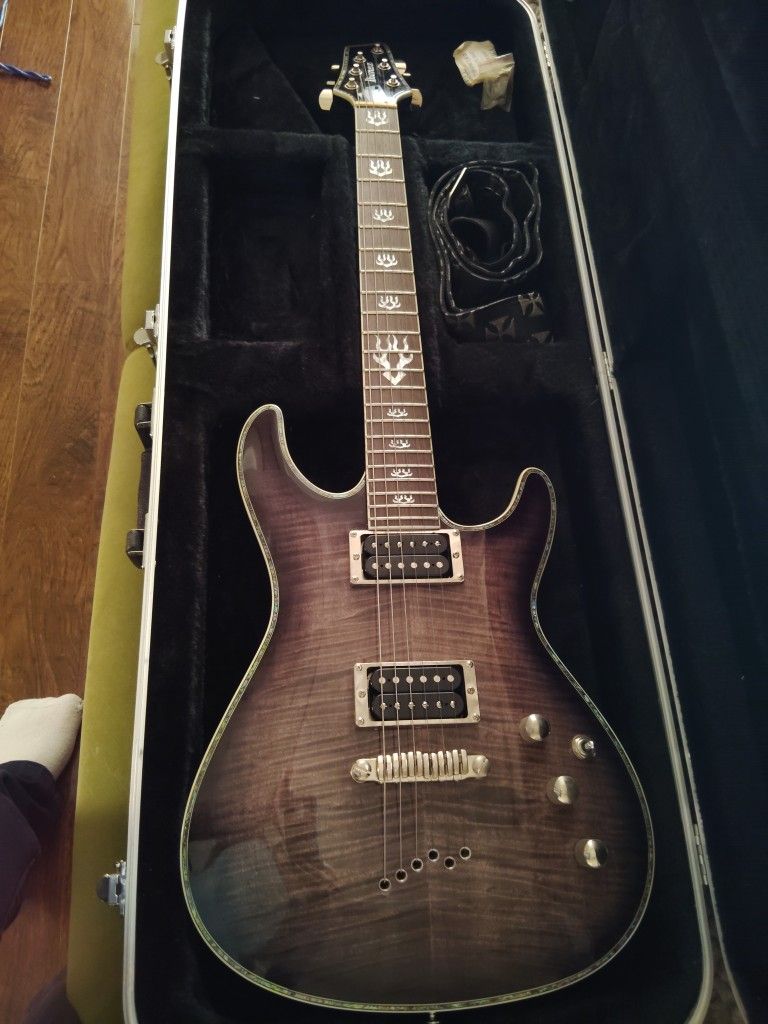 Ibañez electric Guitar With Case.