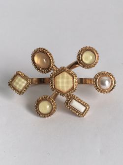 BEAUTIFUL WOMENS RING SIZE 8