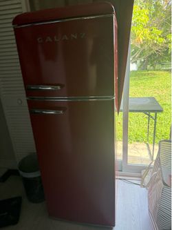 Galanz Retro Compact refrigerator