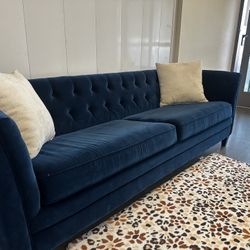BLUE TUFTED COUCH W/ FREE DELIVERY 