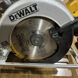 Dewalt 20V 6-1/2 Circular Saw With 6AH Battery And Charger 