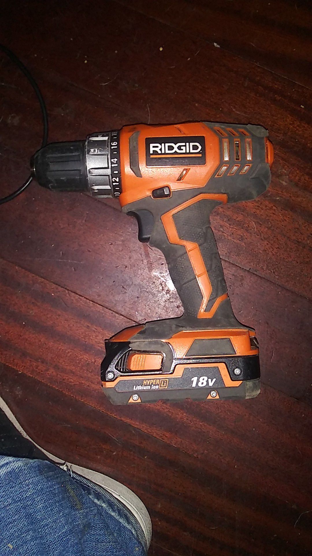 Ridgid cordless drill w/ battery and battery charger