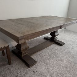 Johnelle Dining Room Set