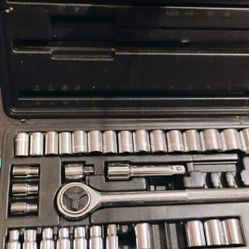 31 SOCKET WRENCH 🔧 KIT WITH CARRY BOX *MISSING 4  TOOLS