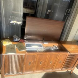 Vintage Zenith Stereo Console Credenza Record 