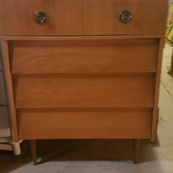 Harmony House Mid Century Modern Dresser.