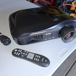Home Projector In Excellent Condition Works Perfect With HDMI $80 Firm