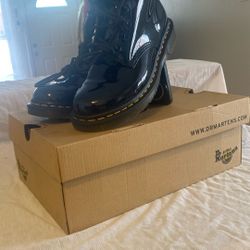 Dr. Martens Womens Size 8 Black Patent Leather Combat Boots 1460 YS Lace Up