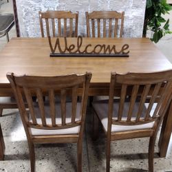 Beautiful 7 Pc Farm House Style Dining Set With Storage (New)