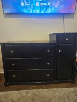 Black 4 shelf 1 compartment furniture