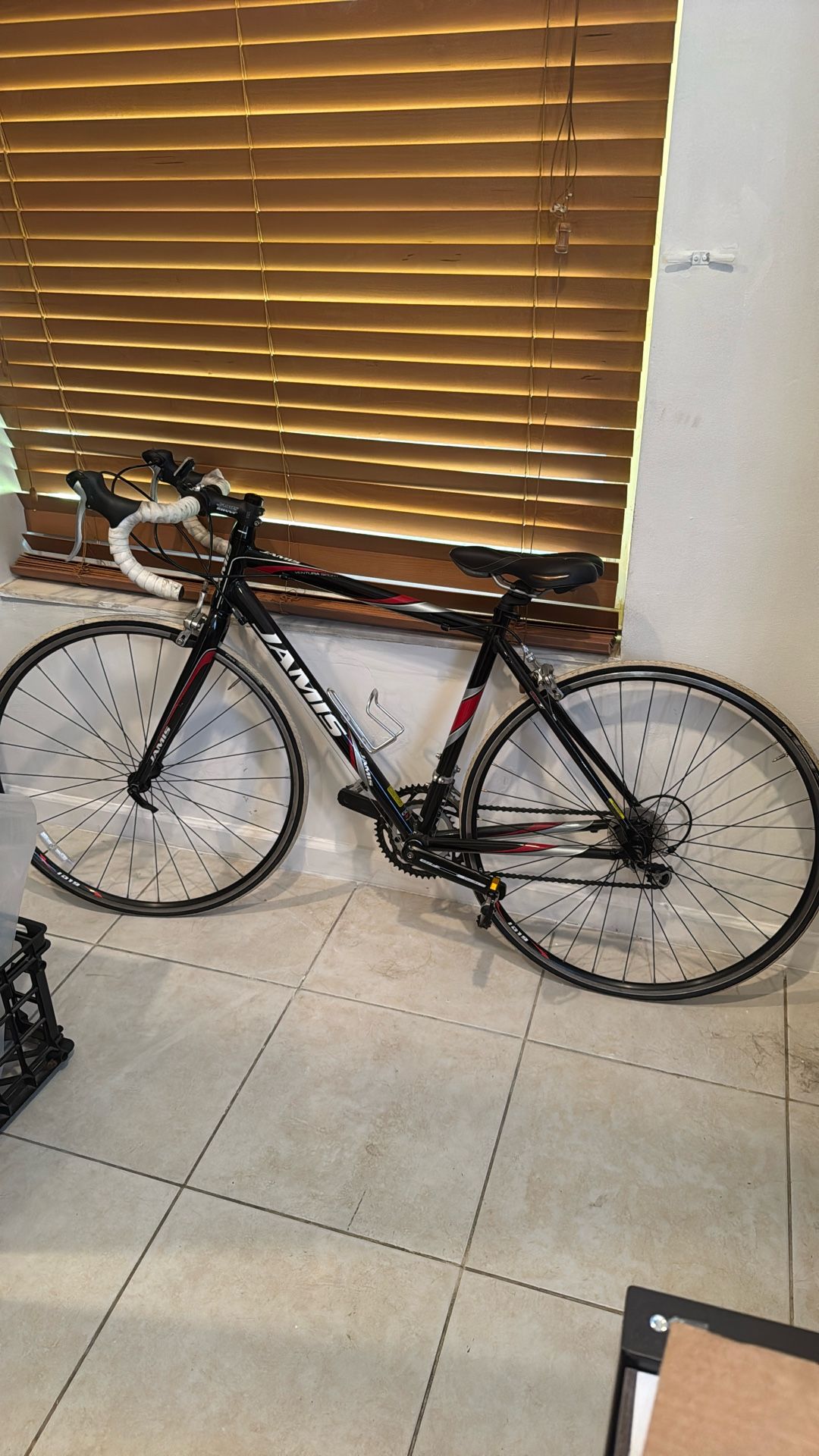 Road Bike – Lightweight 21-Speed with Clipless Pedals (Used)