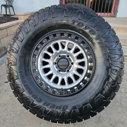 17" KMC w- 35" Toyo Open Country
