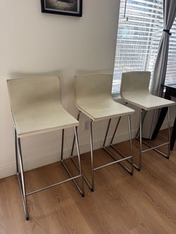 Set of 3 White bar stools
