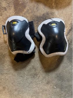 Knee pads