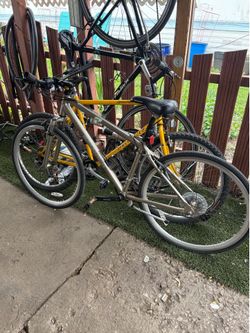 Schwinn Trailway Hybrid bike