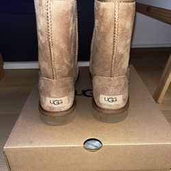 UGG 