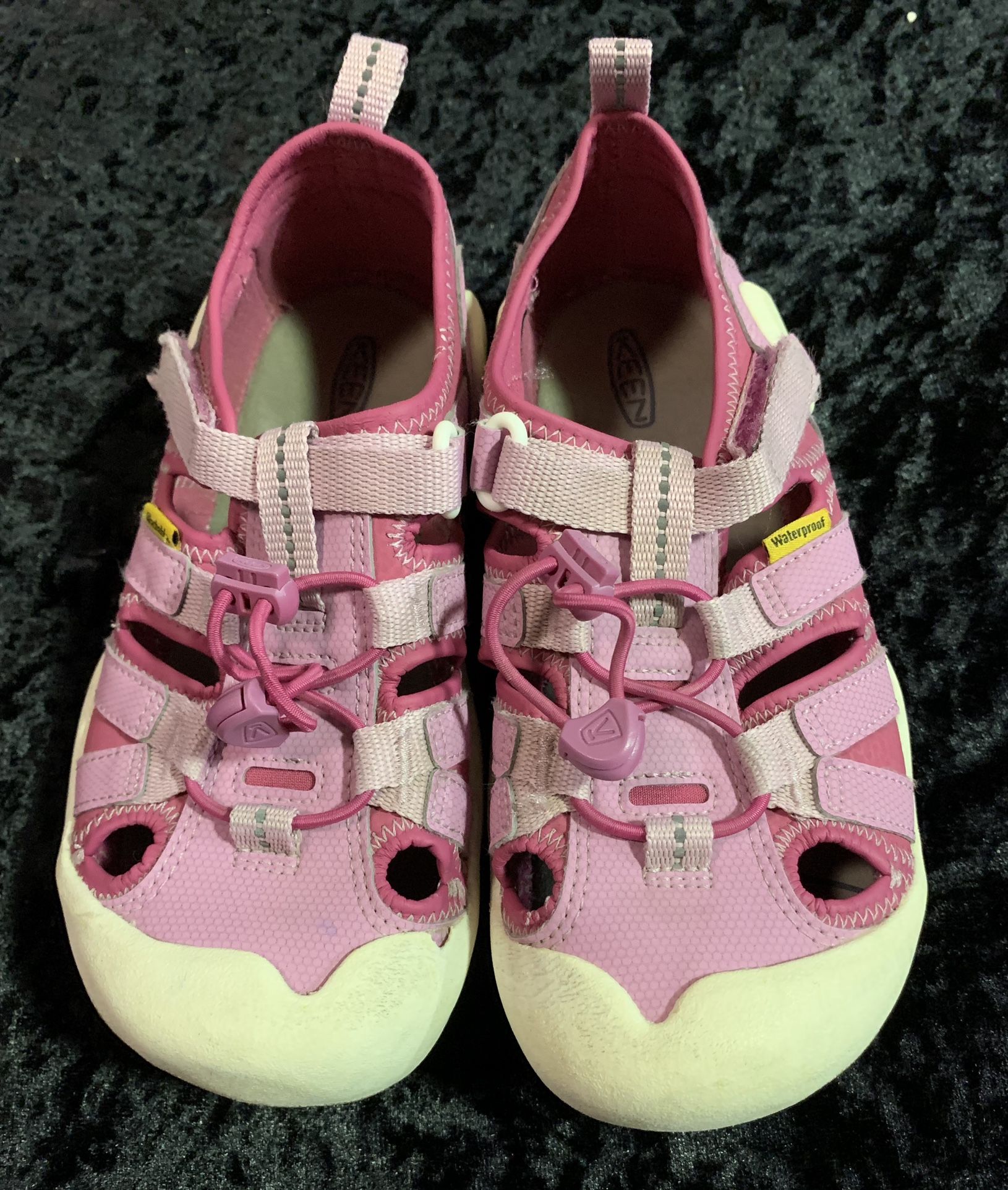 Keen Girls Size 2 Shoes - Worn Once Like New 