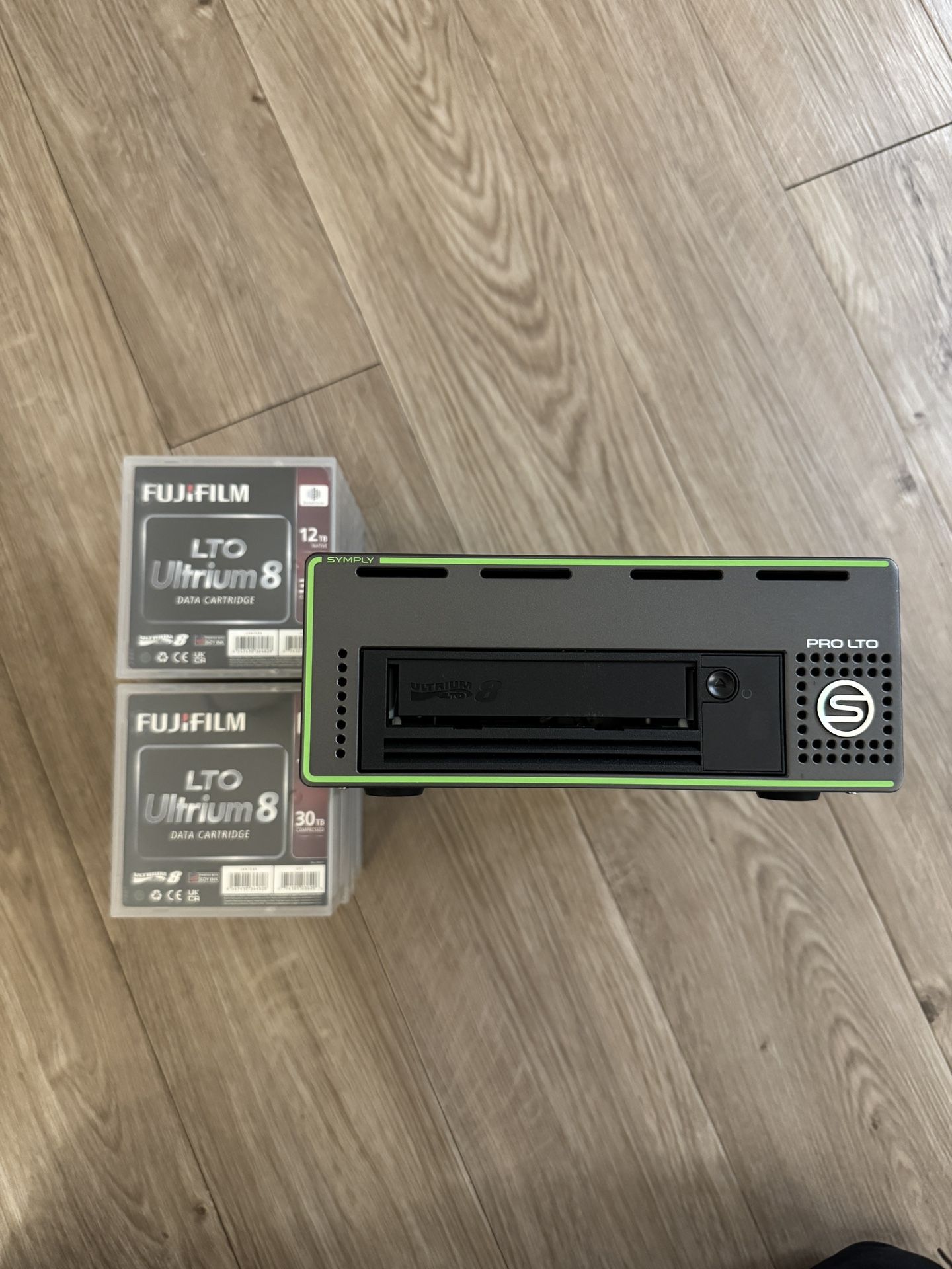 SymplyPRO LTO Desktop Drive + Tapes