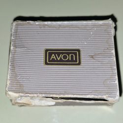 Vintage 1988 Avon white rose pendant necklace