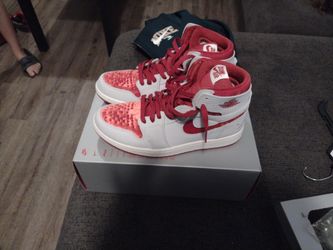 Jordan ones all the reds crushed velvet size 10
