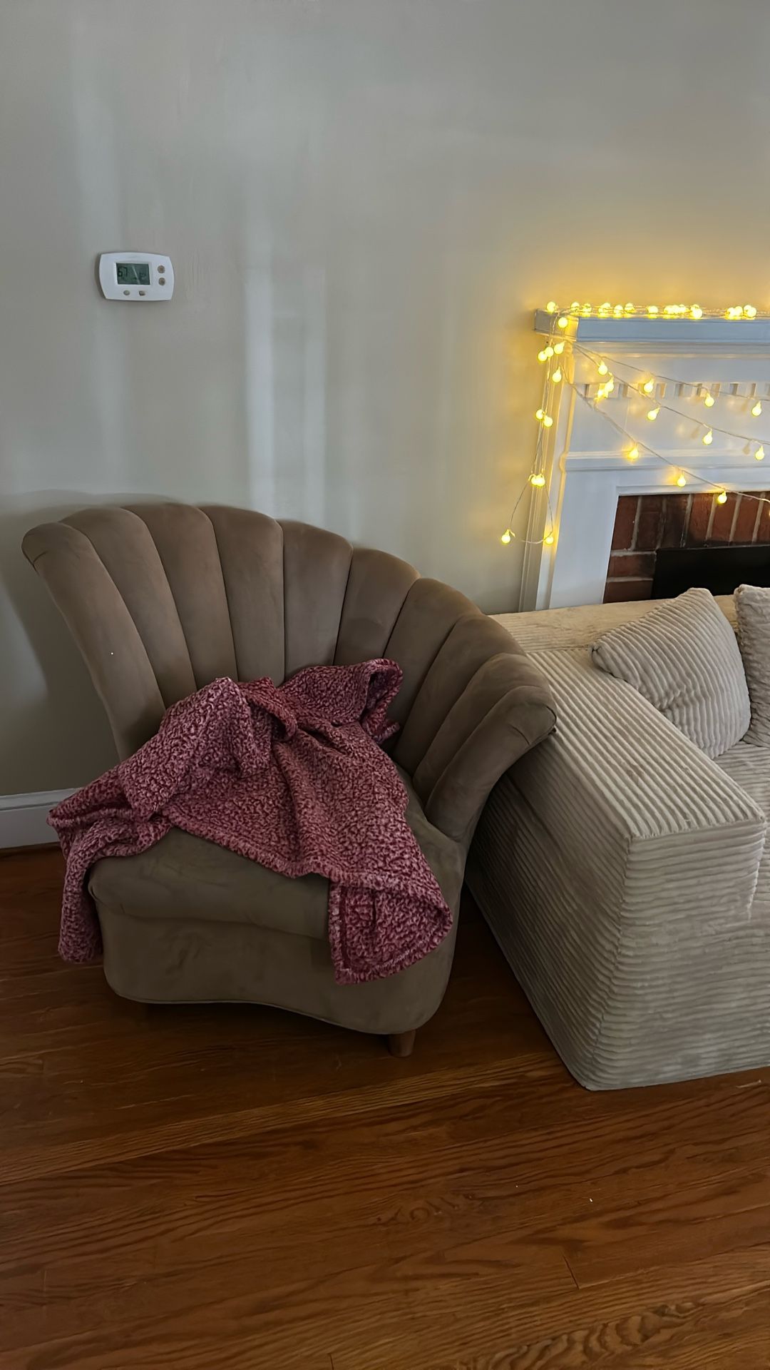 Vintage Ascending Clam Chair