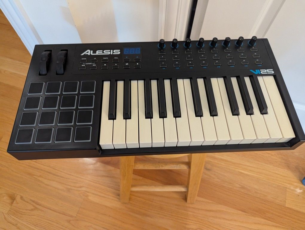 Alesis VI25