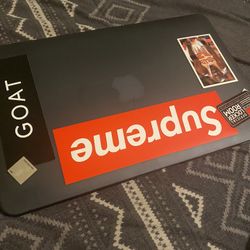 MacBook Air 11-inch Early 2014 Comes With Charger . Very Small Dents But Does Not Affect Performance.