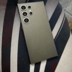 Galaxy S24 Ultra Mint Condition Unlocked $650 Obo