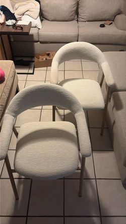 2 white chairs
