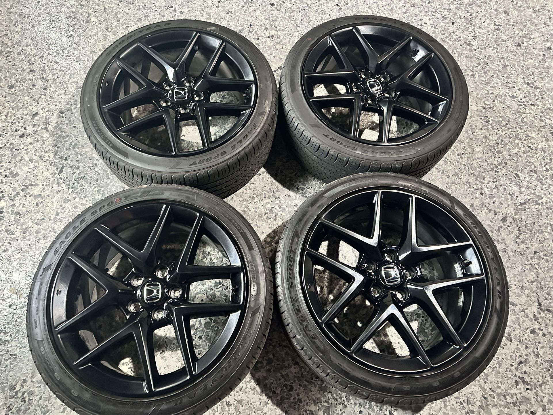 5x114.3 2025 Honda civic sport rims and ties