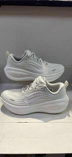 NIKE VOMERO PLUS ZOOMX “PHOTON DUST ALABASTER”