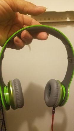 New con, beats wit case dnt ask if available they r & not bluth