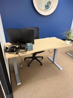 Vari Commercial Grade Stand Up Desk Light Wood