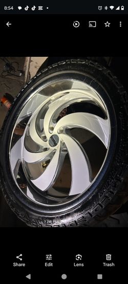 24 Inch Strada Retro Half White Half Blk 