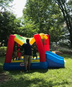 Kids bounce house