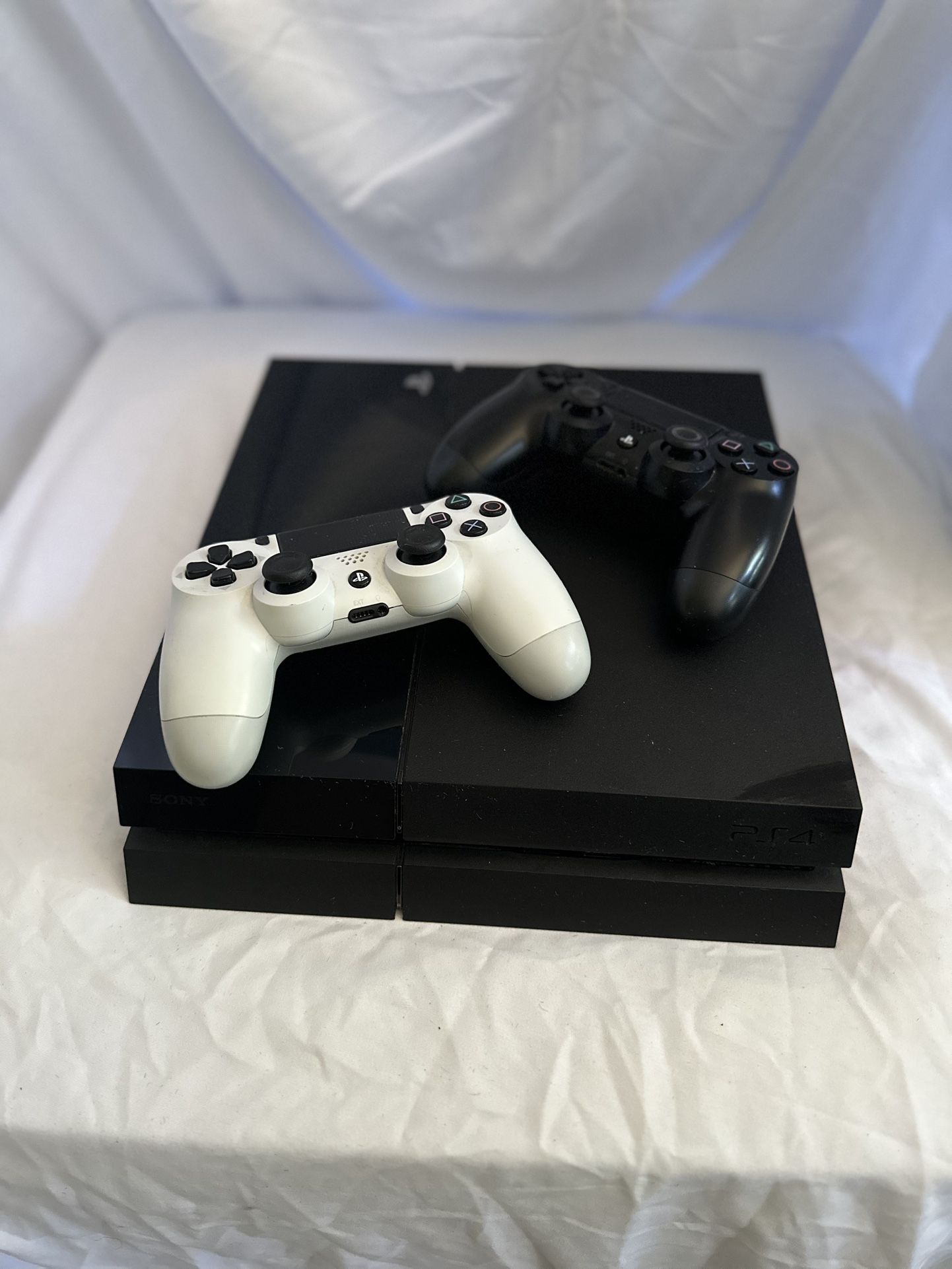 PS4 500GB With 2 Dual Shock Controllers