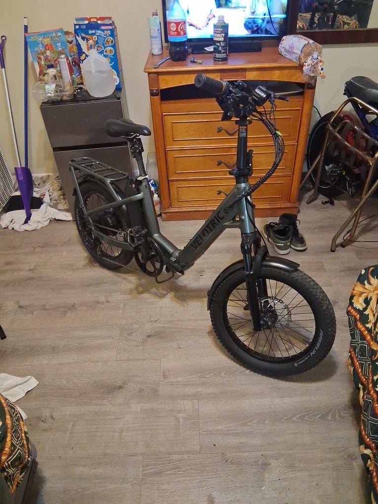 Velotric Fold Pluse Electric Bike 48v W/charger