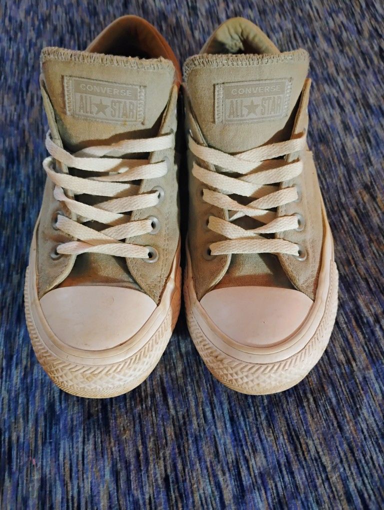 Womens 8 Converse
